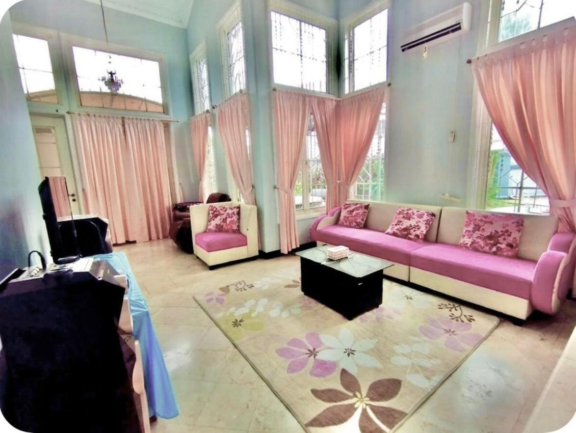 Vila Princess,Sentul 4Bedroom Dan Tenda Camping,Private Pool, Tenis Meja, Mini Billiard, Karaoke, Ayunan,Bbq, 08Satu3 80Satu6 4Satu5Satu Bogor Exteriér fotografie